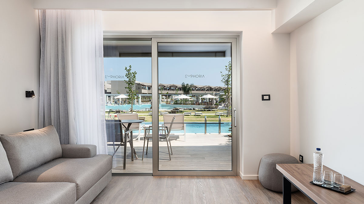 Junior Suite Sharing Pool 